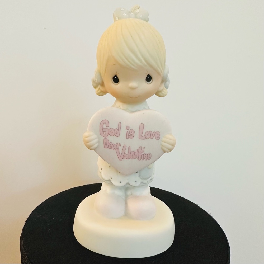 Precious Moments God Is Love Dear Valentine 1981 E-7154
